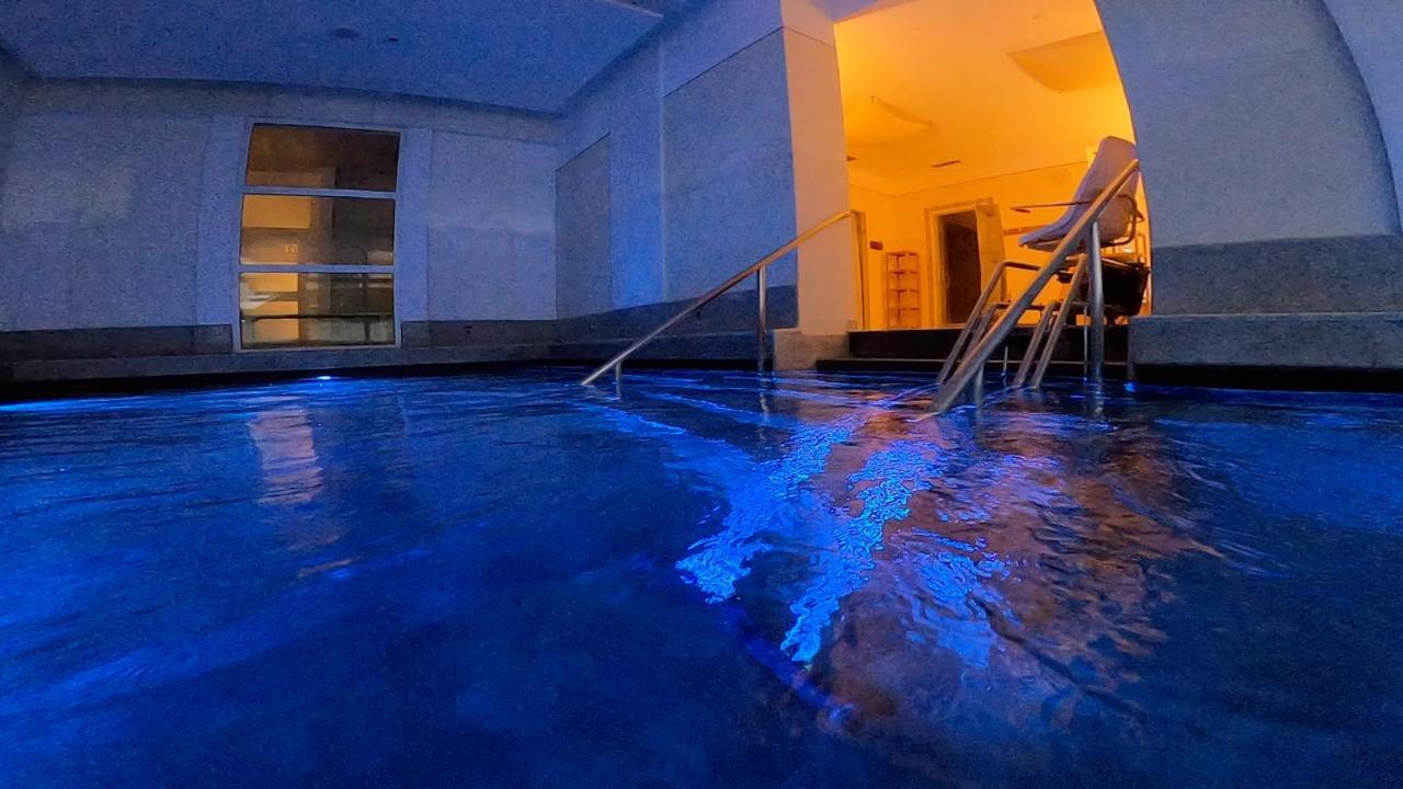 Therme 51° Hotel Physio & Spa Leukerbad Bagian luar foto